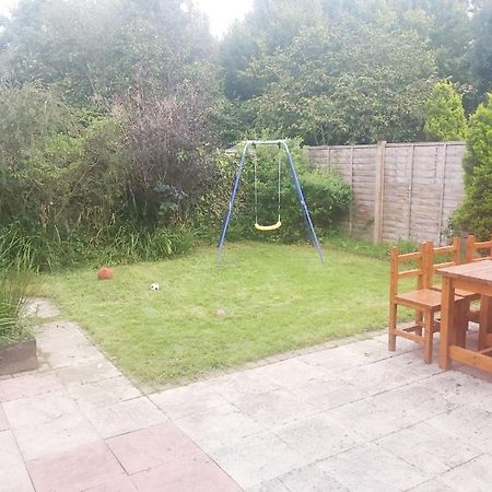 Ashford Holiday Home Smithy Drive Sleeps 5 Free Wifi And Vehicle Parking Kingsnorth Exterior photo