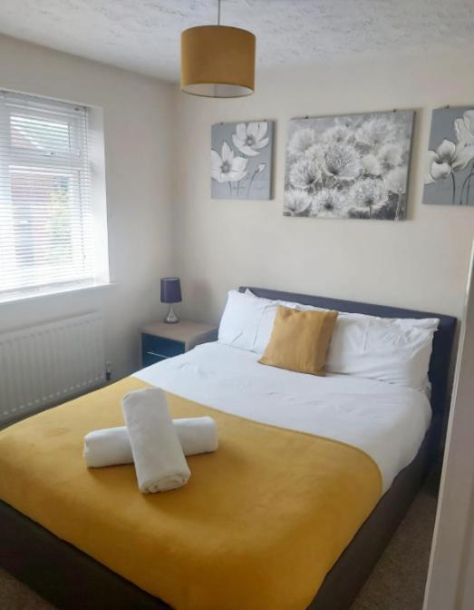 Ashford Holiday Home Smithy Drive Sleeps 5 Free Wifi And Vehicle Parking Kingsnorth Exterior photo