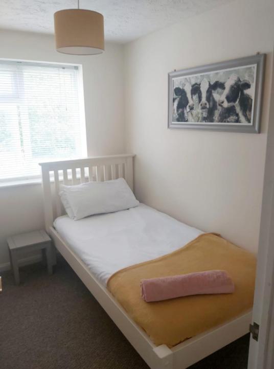 Ashford Holiday Home Smithy Drive Sleeps 5 Free Wifi And Vehicle Parking Kingsnorth Exterior photo